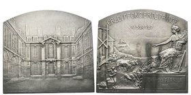Plaque en argent, 1927, Crédit Foncier de France, 75ème anniversaire, AG 120.7 g. 65 X 60 mm, par Legastelois poinçon Corne
Avers : Vue de face du bât...