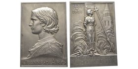 Plaque en argent, Paris, 1931, Jeanne d'Arc, Ve centenaire de sa mort, AG 156.51 g. par G. Prud'homme, 51 X 72 mm
Avers : JEANNE D'ARC Buste de Jeanne...