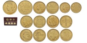 Quatrième République 1947-1959
Coffret concours de 1950, contenant 3 Essais de 50, 20 et 10 Francs adoptés par Guiraud et 4 Essais de 20 Francs par Gu...