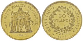 Cinquième République 1959 à nos jours 
Piéfort en or de 50 Francs Hercule, 1975, AU 102 g. 920‰
Ref : GEM 223.P2, KM#P537
Conservation : PCGS SP62 
Qu...