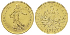 Cinquième République 1959 à nos jours 
Piéfort or de 5 Francs Semeuse, 1977, AU 38.9 g. 920‰
Ref : GEM 154.P3, KM#P410
Conservation : NGC PROOF69
Quan...