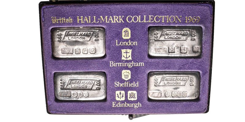 Elizabeth II 1952-
Boîte avec 4 lingots en argent, London, 1969, AG 400 g. 999‰
...