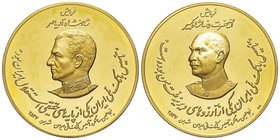 Iran, Mohammad Reza SH 1320-1358 (1941-1979)
Médaille en or, 2537 (1978), avec Reza Shah, AU 39.83 g.
Conservation : PROOF