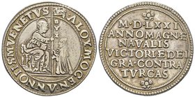 Alvise I Mocenigo 1570-1577
Osella, 1571, «La vittoria di Lepanto», AG 9.51 g.
Avers : ALOY ∙ MOCEN ∙ ANNO II∙ S M∙ VENETUS∙ S. Marco in trono, porge ...