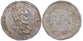 Emanuele Filiberto Duca 1559-1580
Lira, Chambery, 1562, AG 12.57 g.
Ref : MIR 506d (R2), Sim. 32/4, Biaggi 425a
Ex Vente NAC 35, 1 décembre 2006, lot ...