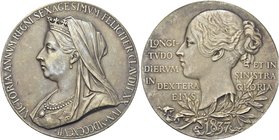 GERMANIA
Regina Vittoria, 1837-1901.
Medaglia 1897 per il Giubileo di Diamante opus G. W. de Saulles.
Ag gr. 85,45 mm 55,7
Dr. VICTORIA ANNVM REGN...
