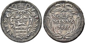 ROMA
Innocenzo XI (Benedetto Odescalchi), 1676-1689.
Grosso 1685.
Ag gr. 1,42
Dr. INNOCEN - XI PON M. Stemma poligonale sormontato da triregno e c...