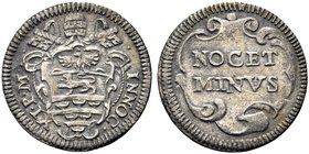 ROMA
Innocenzo XI (Benedetto Odescalchi), 1676-1689.
Mezzo Grosso.
Ag gr. 0,63
Dr. INNOC - XI P M. Stemma poligonale sormontato da triregno e chia...