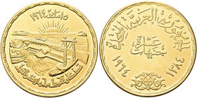 EGITTO
Repubblica Unita Araba, 1958-1971.
10 Pounds 1964 (AH 1384).
Au gr. 51,72
Dr. Data del 15 Maggio 1964 con la raffigurazione della deviazion...