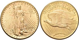 USA
Federazione.
20 Dollari 1925, Saint Gaudens Double Eagle with motto, zecca di Philadelphia.
Au gr. 33,38
Dr. Libertà stante e frontale regge u...