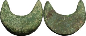 Aes formatum. AE crescent-shaped Cast Ingot. Etruria (?), 8th-4th century BC. Vecchi ICC pl. 90,8. AE. g. 56.99 mm. 38.00 RR. A very rare and fascinat...