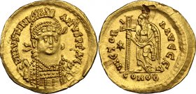 Ostrogothic Italy, Athalaric (526-534). AV Solidus in the name of Justinian I, Rome mint, c. 527-530 AD. D/ DN IVSTINIANVS PP AVG. Diademed, helmeted ...