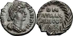 Ostrogothic Italy, Athalaric (526-534). AR Quarter Siliqua in the name of Justinian I, Ravenna mint. D/ DN IVSTINIAN AVG. Pearl-diademed and mantled b...
