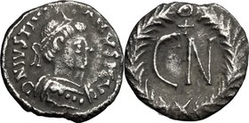 Ostrogothic Italy. AR 250 Nummi in the name of Justinian I (527-565). Pseudo-Imperial Municipal Coinage of Ravenna. D/ DN IVSTINIANVS P [ ]VC. Pearl-d...