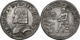 Ferrara. Alfonso I d'Este (1505-1534). Testone o quarto. D/ Busto corazzato barbuto a sinistra. R/ Figura elmata e corazzata (forse Sansone), seduta e...