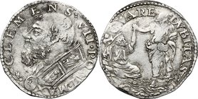Roma. Clemente VII (1523-1534). Doppio carlino. D/ Busto a sinistra, barbuto a testa nuda, con piviale ornato delle mezze figure di San Pietro e San P...