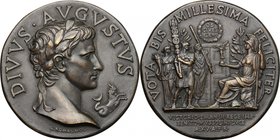 Medaglia per il bimillenario della nascita di Augusto, A. XV, 1937. D/ Testa laureata di Augusto a destra; davanti, capricorno. Sotto, G. ROMAGNOLI. R...