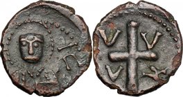 Salerno. Guglielmo I (1111-1127). Follaro. D/ Busto frontale di San Matteo nimbato; ai lati, S e M. R/ Croce potente; nei quarti V V DV (legate) X (Gu...