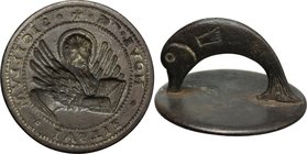 Venezia. Sigillo in bronzo, XV-XVI sec. Pinna dorsale a forma di delfino. D/ + rosetta SIGILLVM rosetta IVSTIE rosetta NOVE rosetta e foglia. Il Leone...
