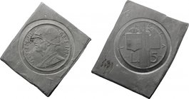Vittorio Emanuele III (1900-1943). 5 lire 1940, progetto su due lamine in piombo. Cf. Pag. prove 236 (AG). PB. RRR. mm. 50.5 x 44 e 60 x 47. g. 64.87 ...