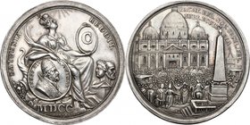 Innocenzo XII (1691-1700), Antonio Pignatelli. Medaglia 1700, per l'indizione del Giubileo. D/ SATVRNIA REDDIT. Roma seduta a destra tiene uroboros co...