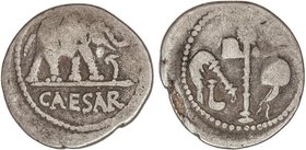 ROMAN COINS: ROMAN EMPIRE
Denario. Acuñada el 54-51 a.C. JULIO CÉSAR. Anv.: Elefante a derecha, delante una serpiente. En exergo: CAESAR. Rev.: Símpu...