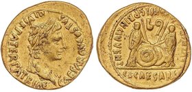 ROMAN COINS: ROMAN EMPIRE
Áureo. Acuñada el 2 a.C.-14 d.C. AUGUSTO. Anv.: CAESAR AVGVSTVS DIVI F. PATER PATRIAE. Cabeza laureada de Augusto a derecha...