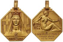 SPANISH MEDALS
Medalla de oro de la Ciudad de Barcelona. (1967). AYUNTAMIENTO DE BARCELONA. 57,23 grs. AU/750. Ø 39 mm. Medalla octogonal con anilla....