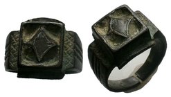 Medieval Crusaders Era Lovely Bronze Ring .

Condition: Very Fine

Weight: 11.77 gr
Diameter: 26.10 mm