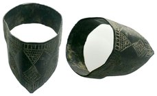 Ancient Roman Large Beautifully Decorated Archer's Ring

Condition: Very Fine

Weight: 5.31 gr
Diameter: 25.58 mm