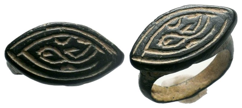 ANCIENT ROMAN BRONZE EVIL EYE RING 100-300 A.D.

Condition: Very Fine

Weight: 9...