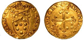 CLEMENTE VII (1523-1534). BOLOGNA. Scudo d'oro del Sole. Stemma sormontato da chiavi decussate e tiara. R/ Croce fiorata, in basso armette Cybo e dell...
