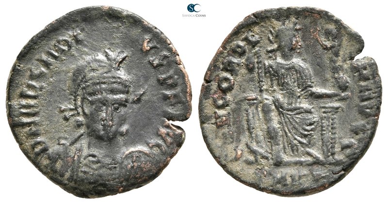 Arcadius AD 383-408. Uncertain mint
Nummus Æ

17 mm., 1,99 g.



nearly v...