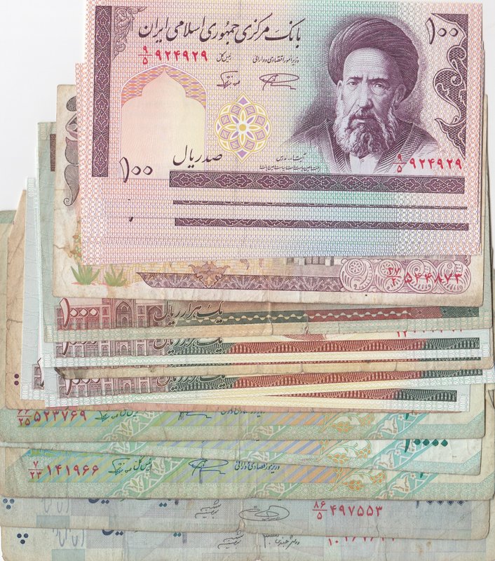 Iran, 100 Rials (8), 1.000 Rials (5), 2.000 Rials, 10.000 Rials(3) and 20.000 Ri...