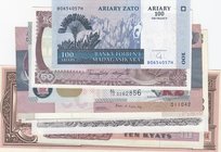 Mi Lot, 10 different banknotes. AUNC/ UNC
Belarus, 10000 Rubles,1994; Zambia, 2 Kwacha, 2015; Burma, 10 Kyat, 1973; Philippines, 10 Pezos, 1949; 
Es...