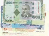 Mix Lot, 7 banknotes in whole UNC condition
Tanzania 500 Shillings (2), Tanzania 1000 Shillings (2), Zimbabwe 20 Dollars, Zimbabwe 500 Dollars, Zimba...