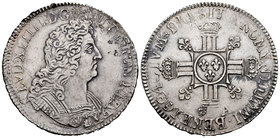 France. Louis XIV. 1 ecu. 1700. Ag. 26,87 g. Acuñada sobre otra moneda de 1 ecu del año 1694. Leves oxidaciones. Choice VF. Est...150,00.