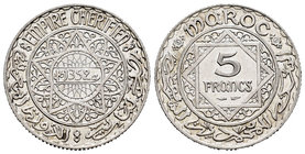 Morocoo. Mohamad V. 5 francos. 1933 (1352 H). Paris. (Km-Y37). Ag. 5,02 g. Almost XF. Est...30,00.