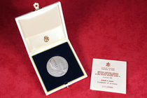 Vatican. Juan Pablo II. Medalla. Anno XVIII (1996). Rome. Ag. 39,85 g. 45 mm. Con caja original. UNC. Est...70,00.