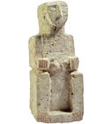 PRÓXIMO Y MEDIO ORIENTE. Figura. Sur de Arabia Siglo VII-VI a.C. Piedra. Altura 20,5 cm.