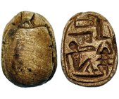 EGIPTO. ESCARABEO II PERIODO INTERMEDIO (1785-1532 a.C.). Representa diferentes signos. Fayenza. Longitud 15 mm.