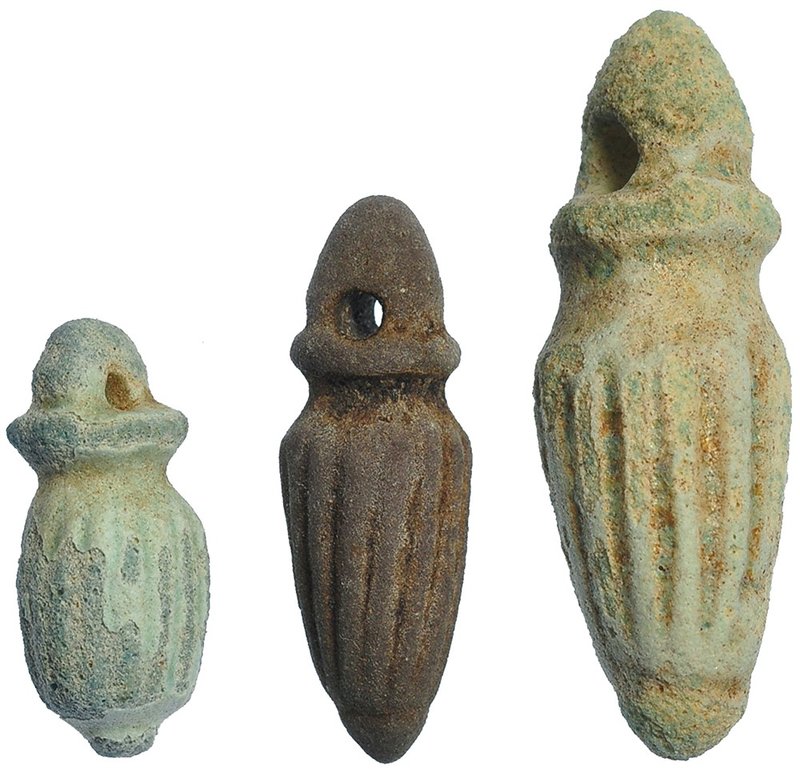 EGIPTO. AMULETO DE BAJA ÉPOCA (664-525 a.C.). Lote de 3 amuletos. Representan el...