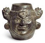 MUNDO PREHISPÁNICO. Vasija en forma de cabeza masculina. Cultura Moche, costa norte de Perú (300-800 d.C.). Cerámica bruñida . Altura 17 cm. Anchura 1...