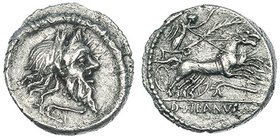 JUNIA. Denario. Roma (91 a.C.). R/ La Victoria en biga a der. con látigo y palma; debajo carnyx; en el exergo: D. SILANVS L.F. FFC-779. SB-19. Oxidaci...