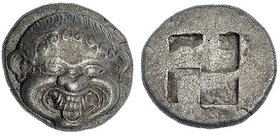 MACEDONIA. Neapolis. Estátera (500-480 a.C.). A/ Gorgona de frente sacando la lengua. R/ Cuadrado incuso cuatripartito. AR 9,0 g. COP-223. MBC+. Rara....