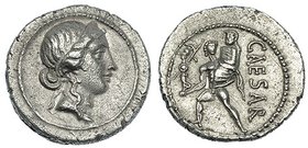 JULIO CÉSAR. Denario. Galia (47-46 a.C.). A/ Cabeza de Venus diademada a der. R/ Eneas cargando a su padre Anquises y llevando en der. el palladium. A...