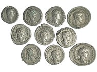 8 denarios -Adriano (2), Caracalla (2), Alejandro Severo (2) y Septimio Severo (2)- y 2 antoninianos de Gordiano III. Total 10 piezas. MBC+ o EBC-.
