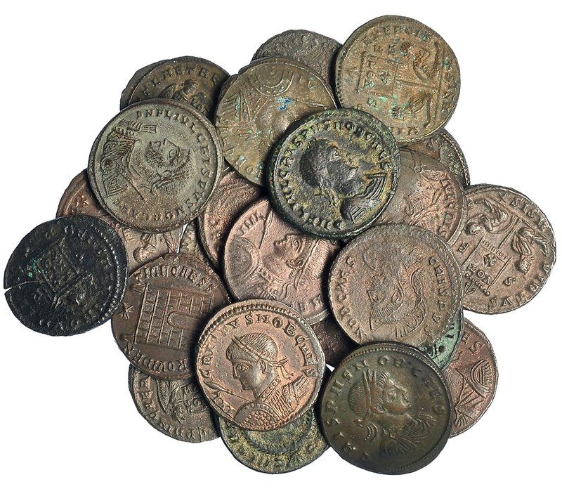 23 follis de Crispo, módulo pequeño. Casi todas diferentes. De MBC- a EBC-.
