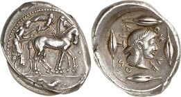 Sicile
Léontinoi. Tétradrachme d'argent, vers 466-460 av. J.-C. Bige au pas à droite, une Victoire volant au-dessus. Un lion courant à droite à l'exe...
