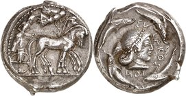 Sicile
Syracuse. Tétradrachme d'argent, vers 485-478 av. J.-C. Bige au pas à droite, une Victoire volant au-dessus / Tête d'Aréthuse entourée de la l...